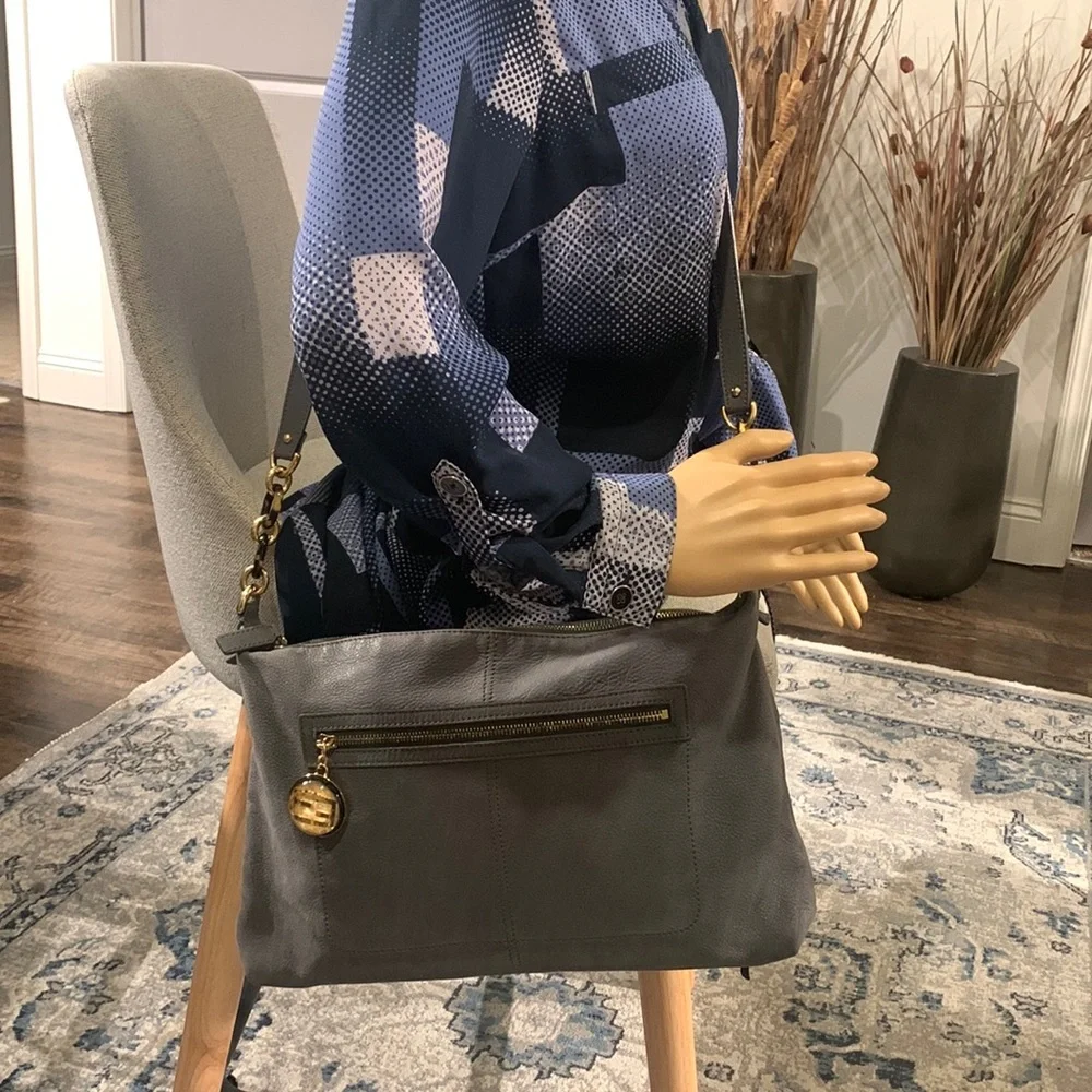 🔥 RARE Fendi Leather Crossbody 🔥 - Picture 3 of 17